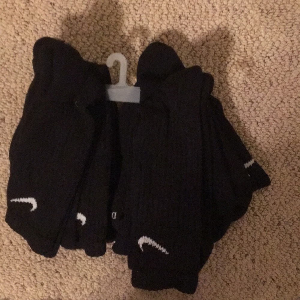 Black Nike socks